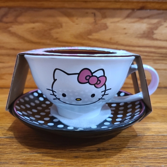 Hello Kitty tea cup and saucer set 12oz - Picture 3 of 7